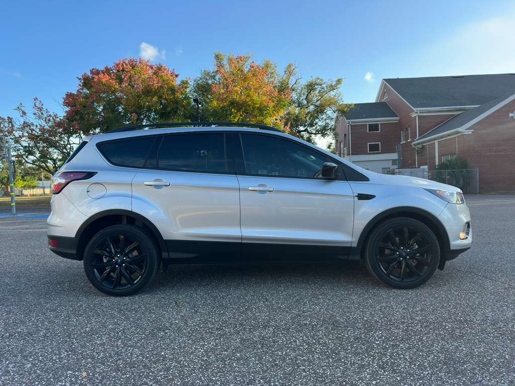 
								Ford Escape full									