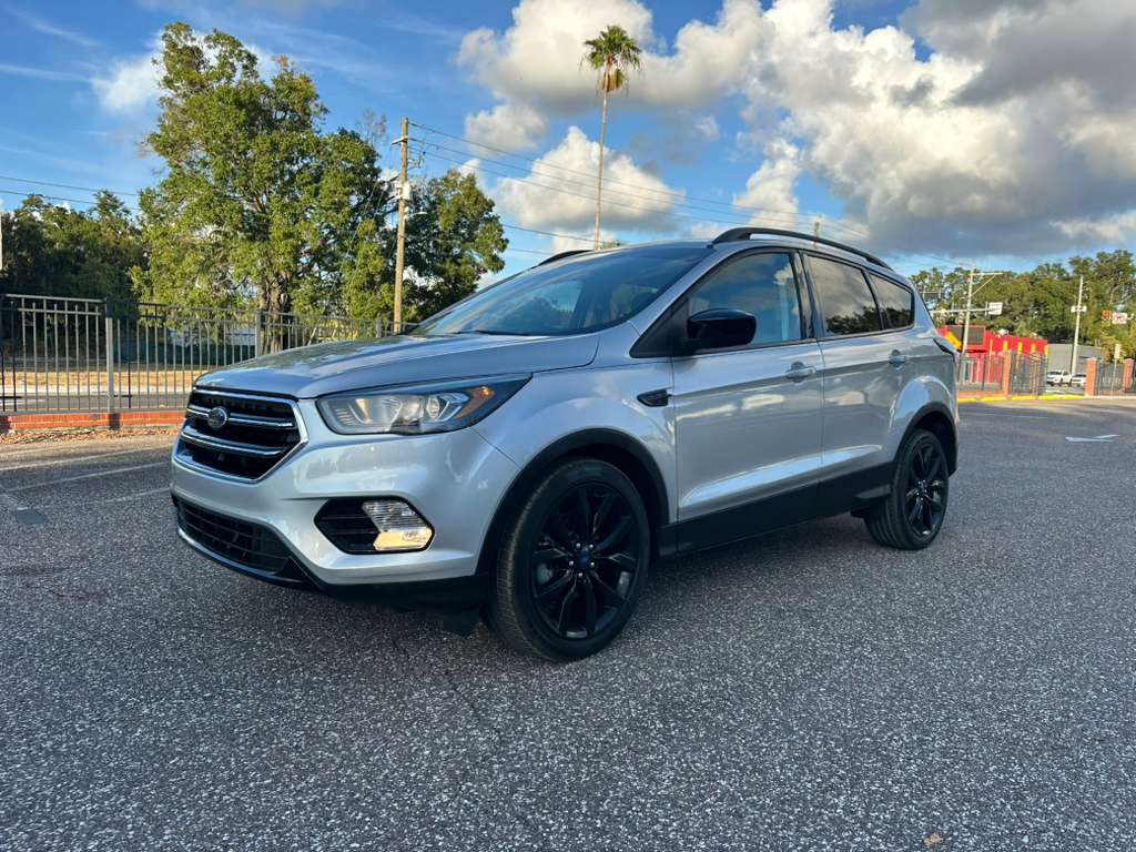 
								Ford Escape full									