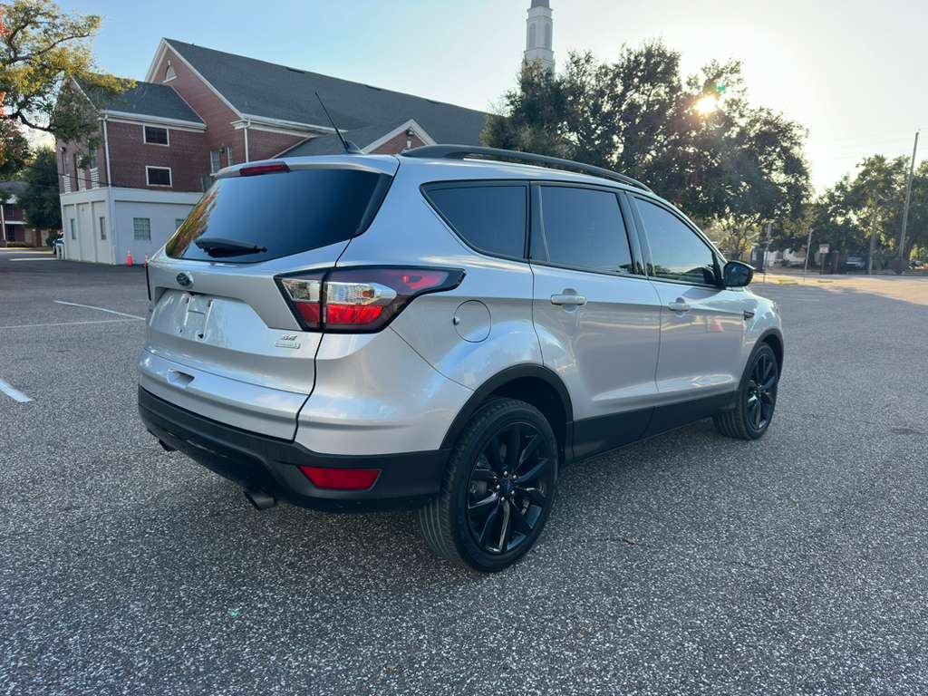 
								Ford Escape full									