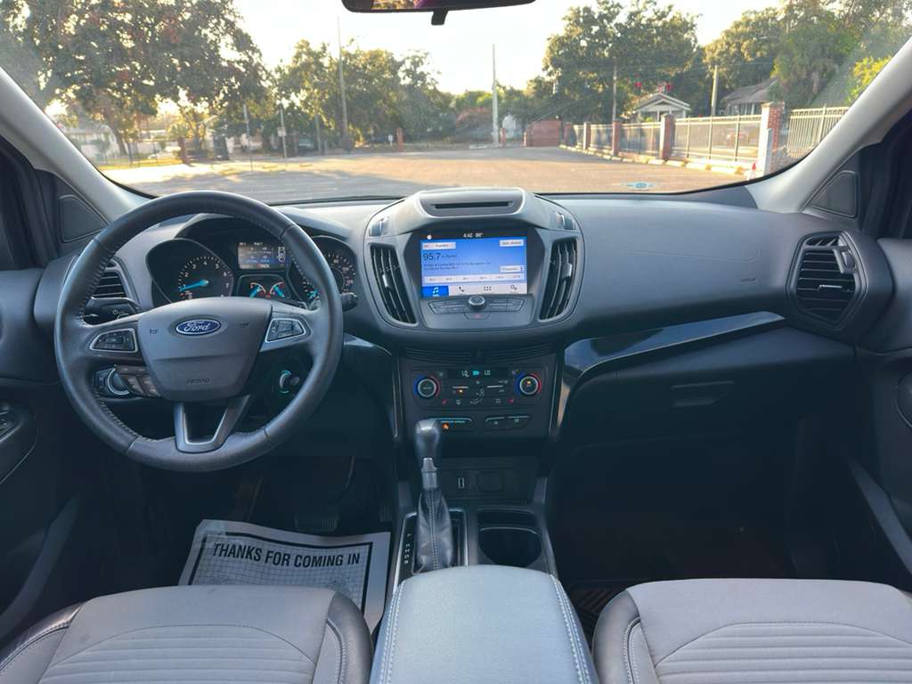 
								Ford Escape full									